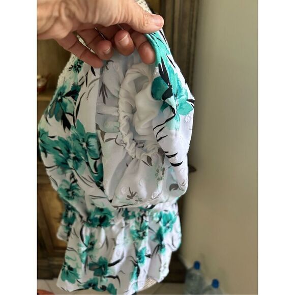 Adrienne Vittadini V Neck Floral Top NWT - Picture 3 of 6